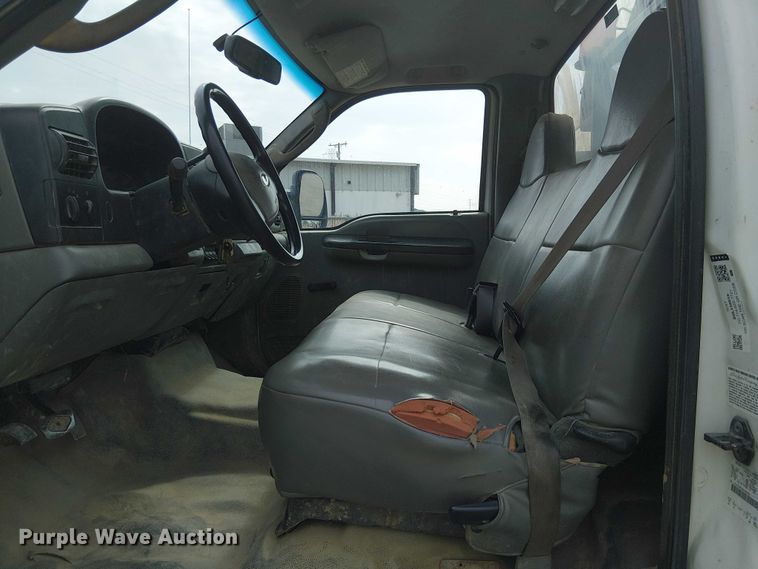 image for item EC1331 2006 Ford F450 Super Duty utility / service truck