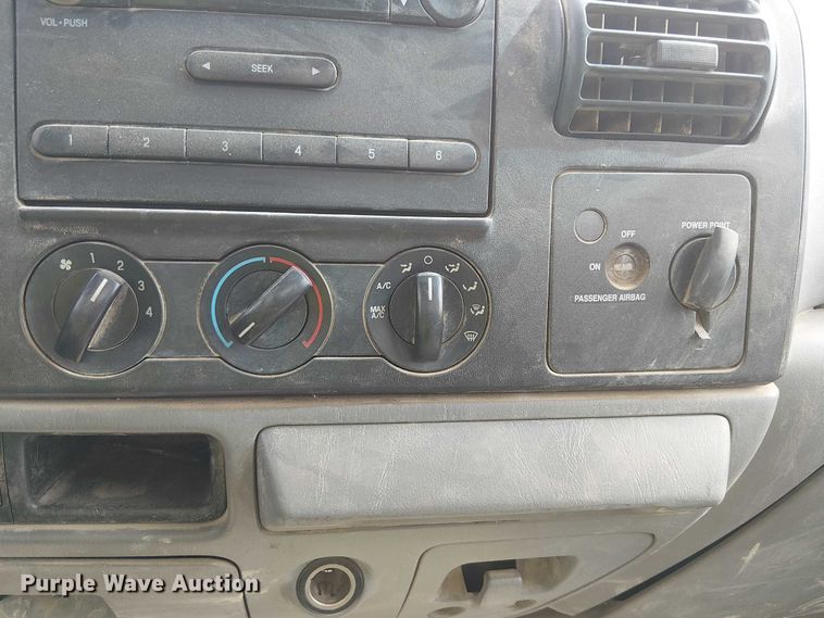 image for item EC1331 2006 Ford F450 Super Duty utility / service truck