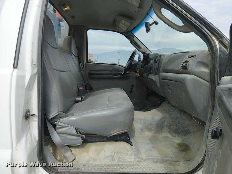 image for item EC1331 2006 Ford F450 Super Duty utility / service truck