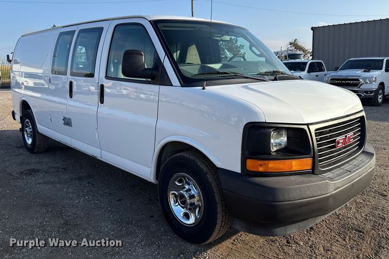image for item EG1835 2017 GMC Savana van