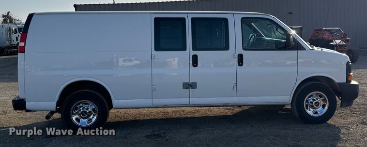 image for item EG1835 2017 GMC Savana van