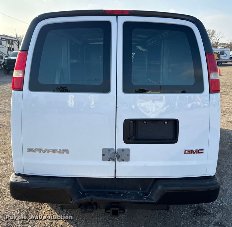 image for item EG1835 2017 GMC Savana van