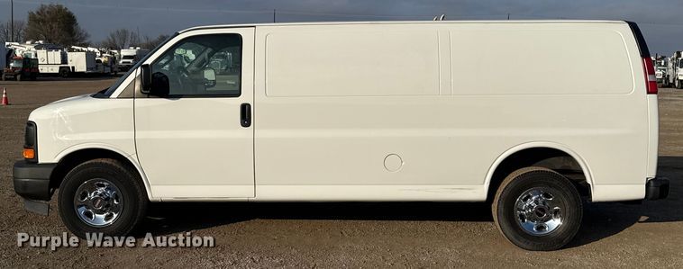 image for item EG1835 2017 GMC Savana van