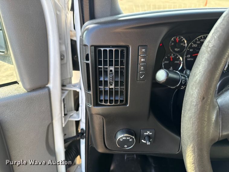 image for item EG1835 2017 GMC Savana van