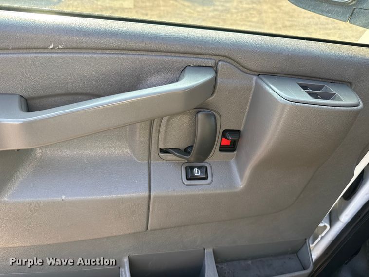 image for item EG1835 2017 GMC Savana van