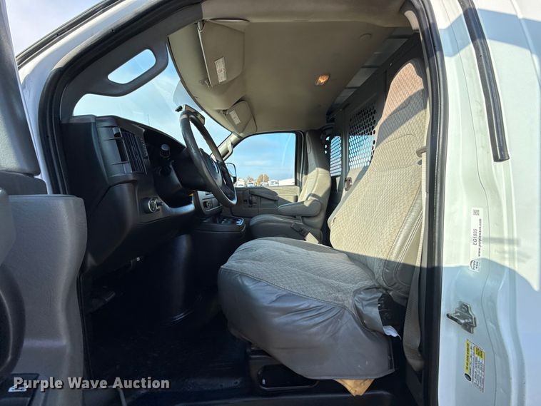 image for item EG1835 2017 GMC Savana van