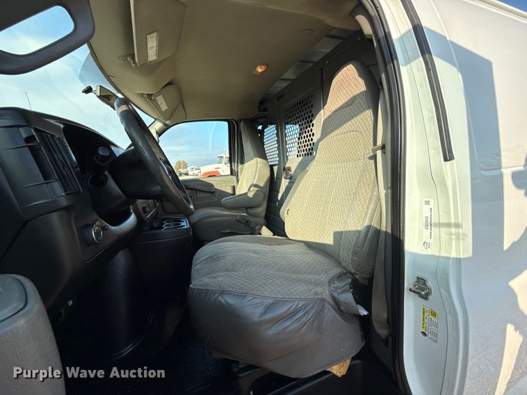 image for item EG1835 2017 GMC Savana van