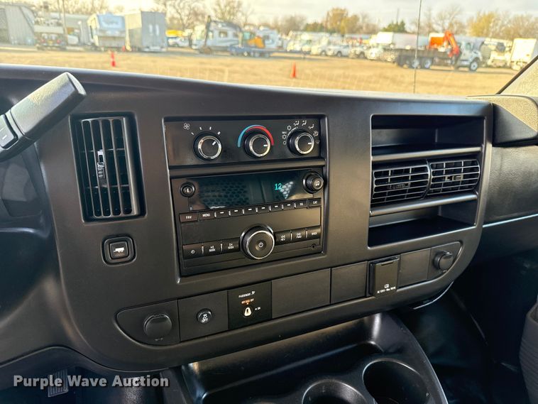 image for item EG1835 2017 GMC Savana van