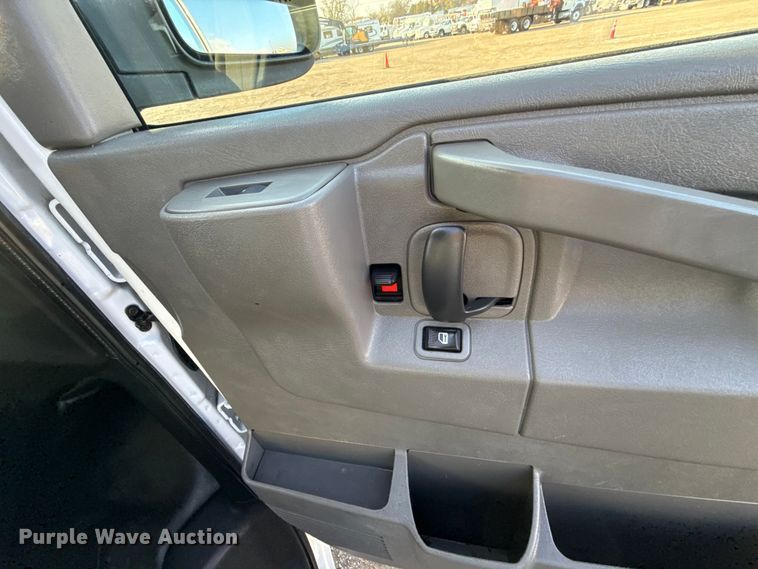 image for item EG1835 2017 GMC Savana van