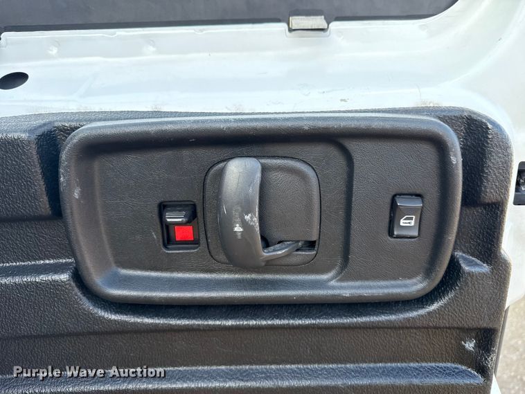 image for item EG1835 2017 GMC Savana van