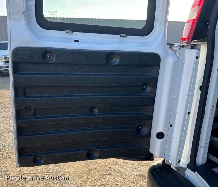 image for item EG1835 2017 GMC Savana van