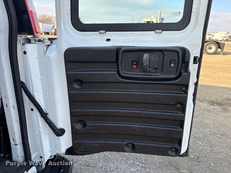 image for item EG1835 2017 GMC Savana van