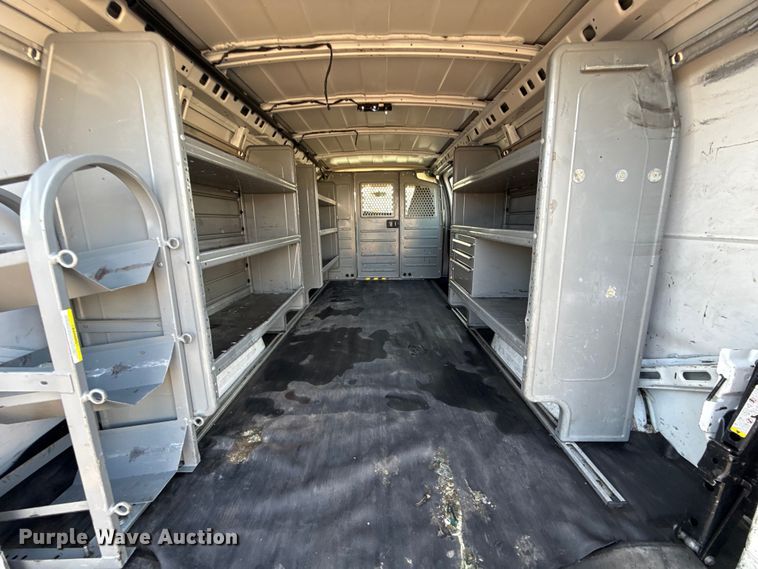 image for item EG1835 2017 GMC Savana van