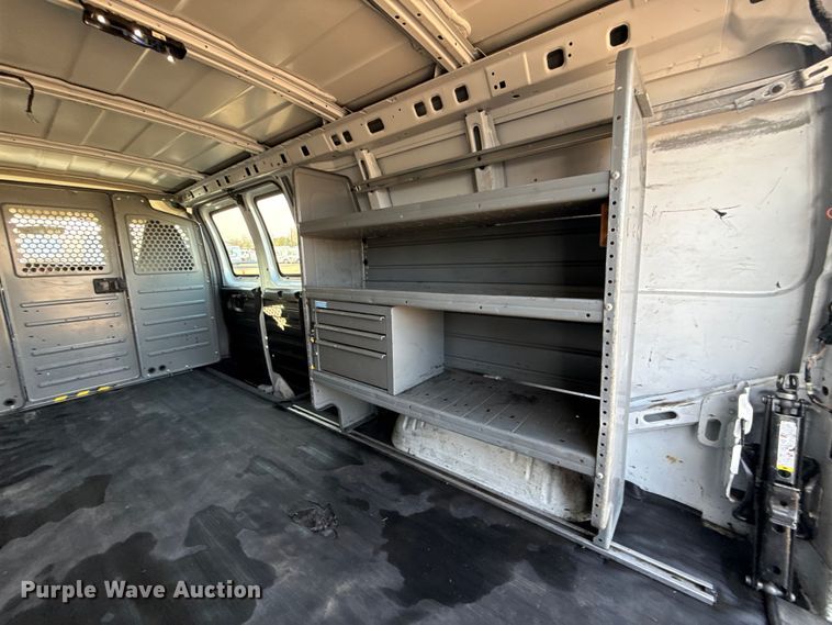 image for item EG1835 2017 GMC Savana van