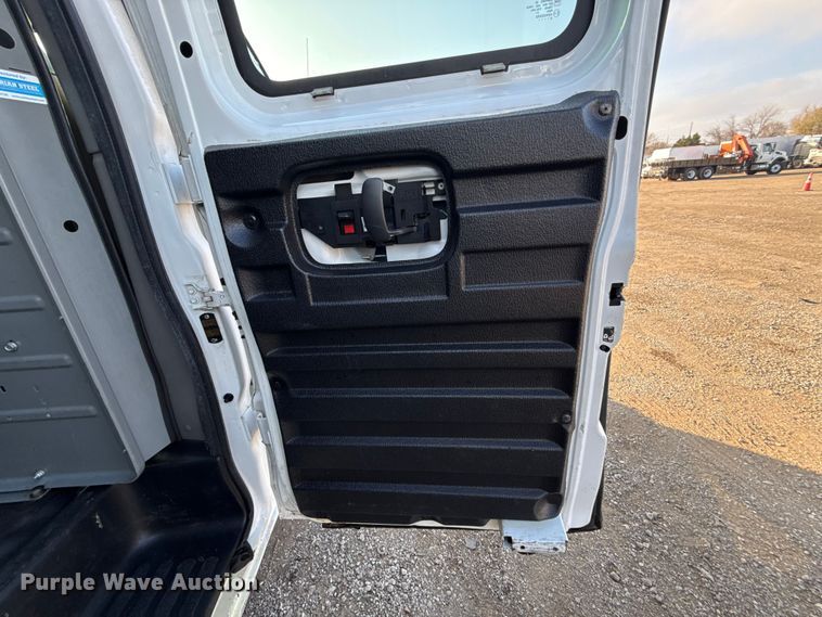 image for item EG1835 2017 GMC Savana van