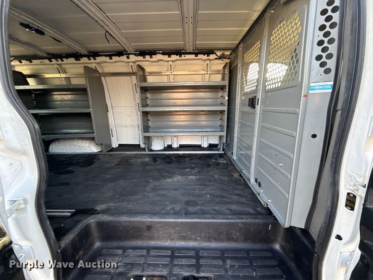 image for item EG1835 2017 GMC Savana van