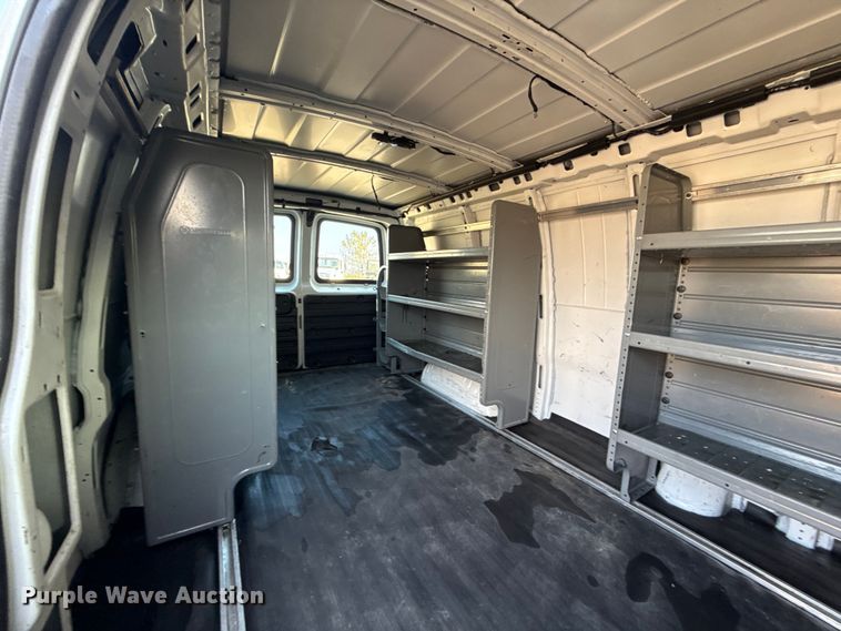 image for item EG1835 2017 GMC Savana van