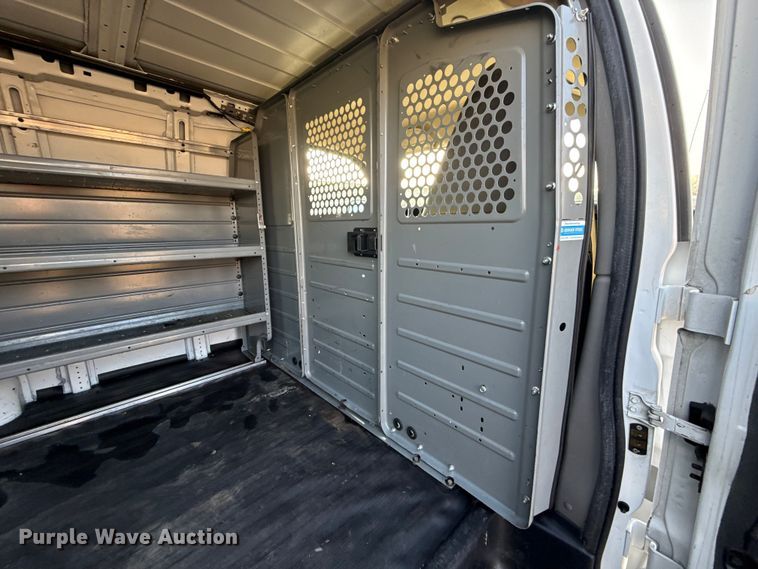 image for item EG1835 2017 GMC Savana van