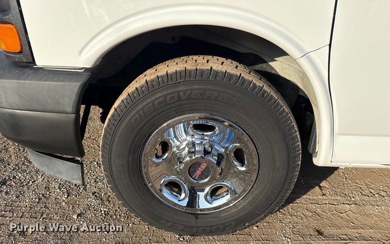 image for item EG1835 2017 GMC Savana van