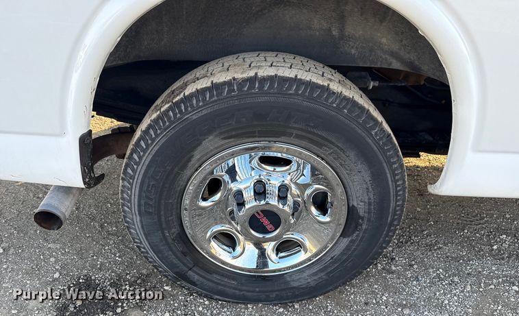 image for item EG1835 2017 GMC Savana van