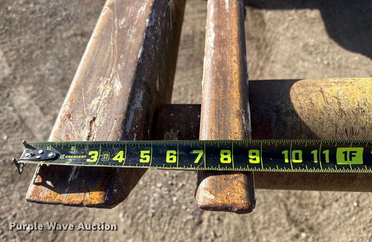 image for item EG1859 2022 RAM 5500 roll-off container truck