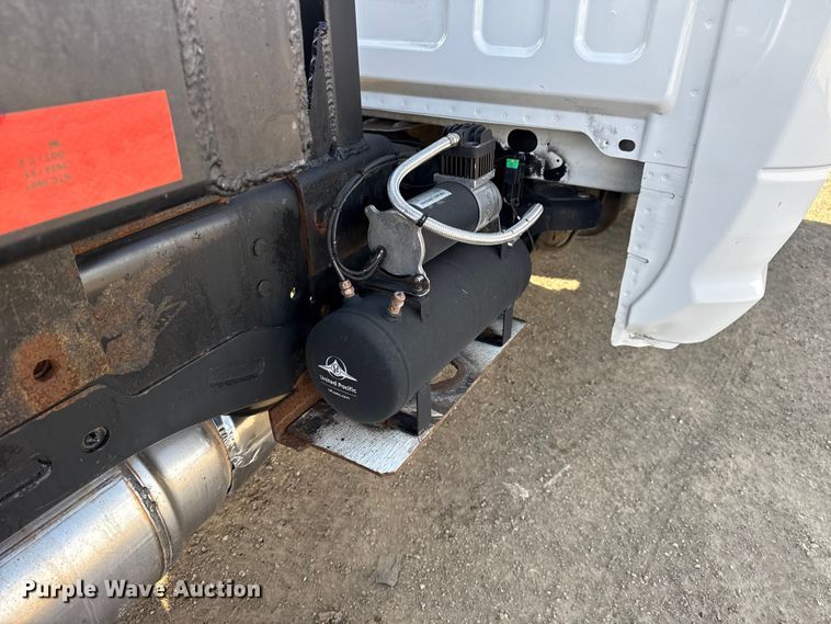 image for item EG1859 2022 RAM 5500 roll-off container truck