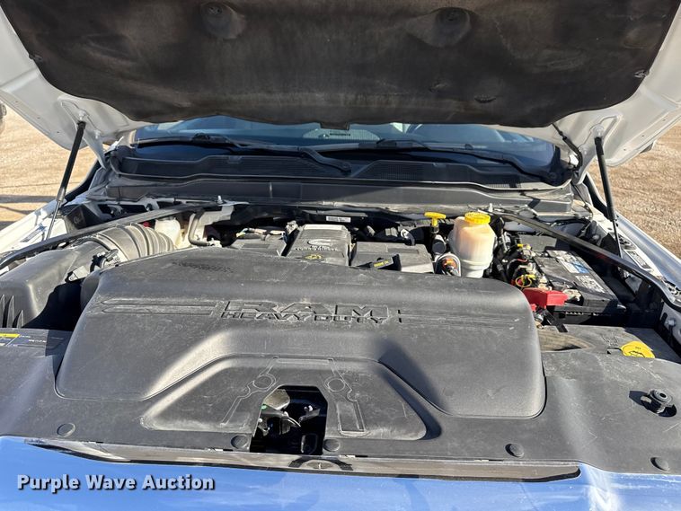 image for item EG1859 2022 RAM 5500 roll-off container truck