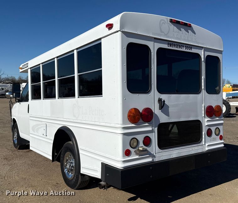 image for item EG1889 2007 Chevrolet Express 3500 school bus