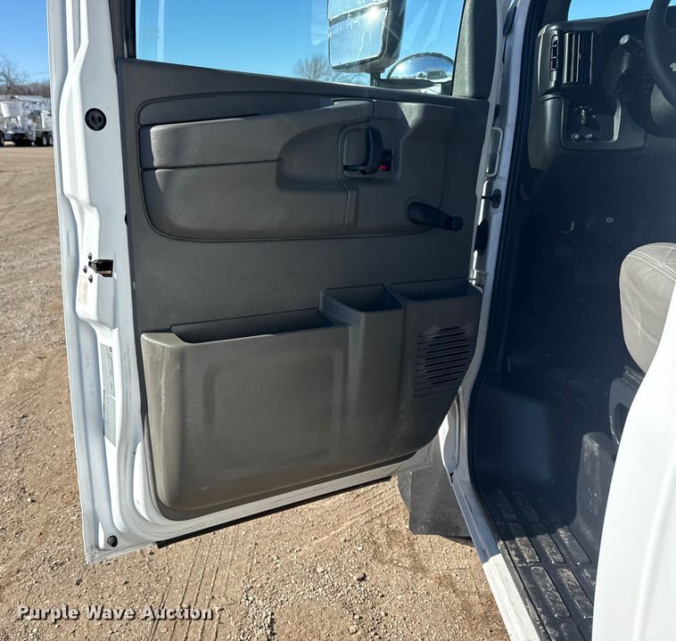 image for item EG1889 2007 Chevrolet Express 3500 school bus