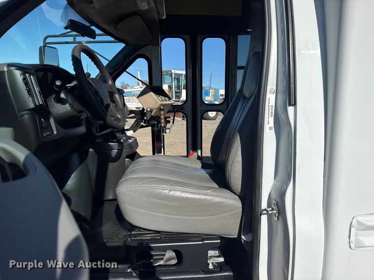 image for item EG1889 2007 Chevrolet Express 3500 school bus