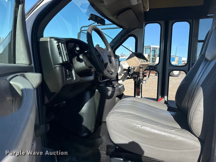 image for item EG1889 2007 Chevrolet Express 3500 school bus