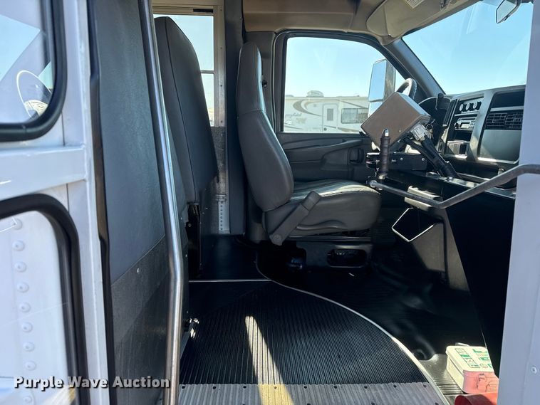 image for item EG1889 2007 Chevrolet Express 3500 school bus