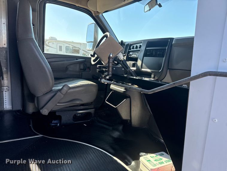 image for item EG1889 2007 Chevrolet Express 3500 school bus