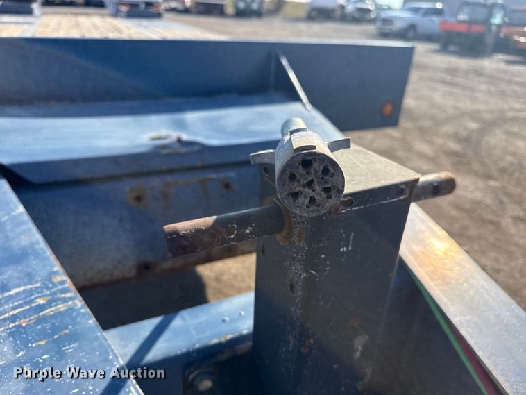 image for item EG1917 2008 Eager Beaver 10HA-PT equipment trailer