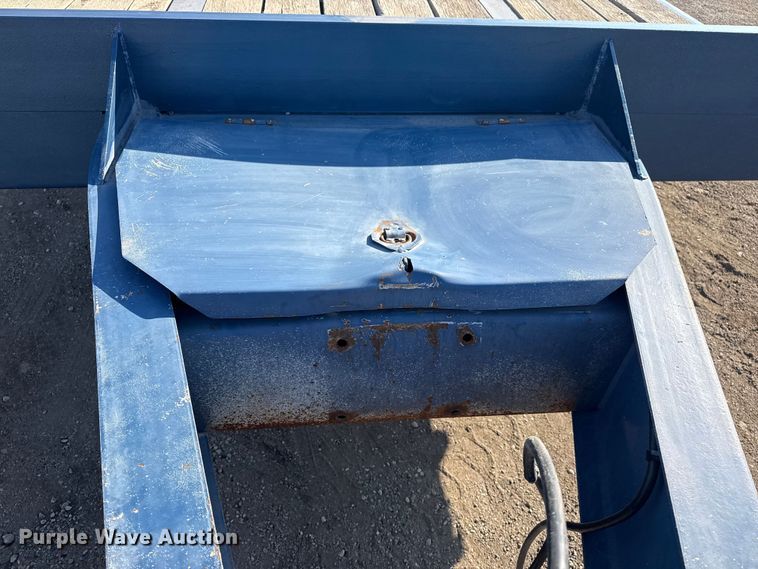 image for item EG1917 2008 Eager Beaver 10HA-PT equipment trailer