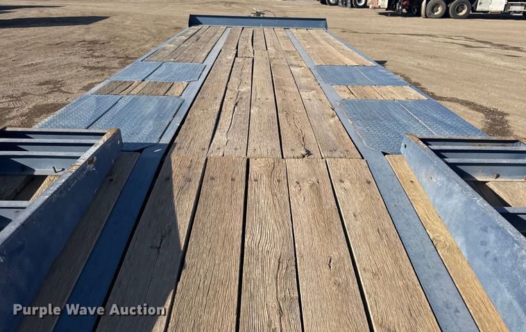 image for item EG1917 2008 Eager Beaver 10HA-PT equipment trailer