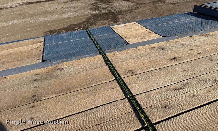 image for item EG1917 2008 Eager Beaver 10HA-PT equipment trailer