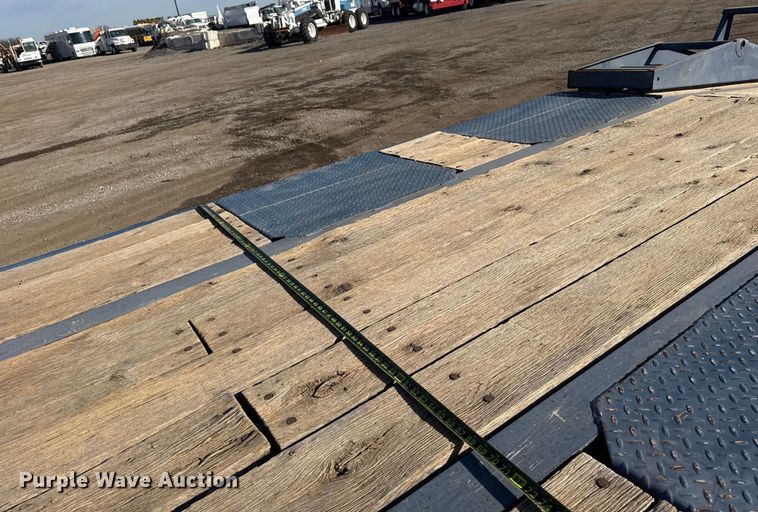 image for item EG1917 2008 Eager Beaver 10HA-PT equipment trailer