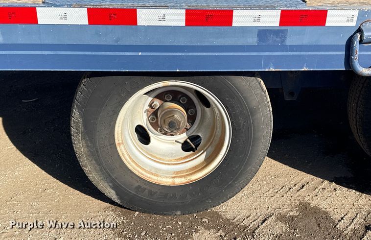 image for item EG1917 2008 Eager Beaver 10HA-PT equipment trailer