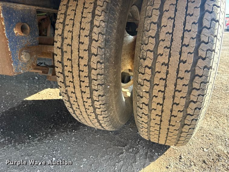 image for item EG1917 2008 Eager Beaver 10HA-PT equipment trailer