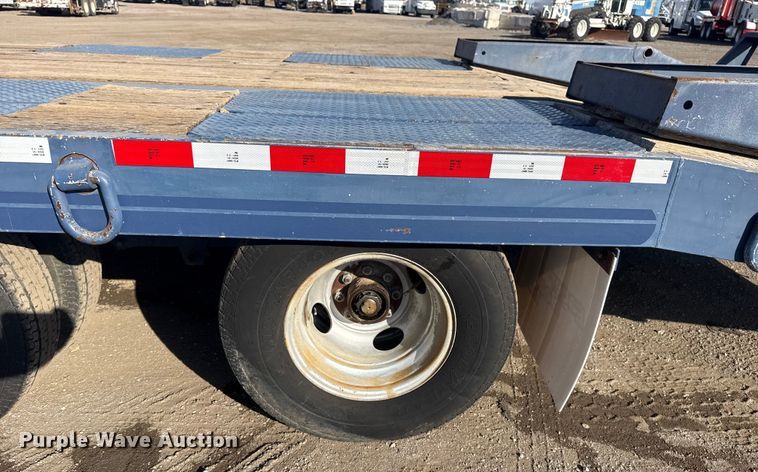 image for item EG1917 2008 Eager Beaver 10HA-PT equipment trailer