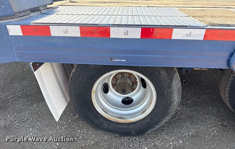 image for item EG1917 2008 Eager Beaver 10HA-PT equipment trailer