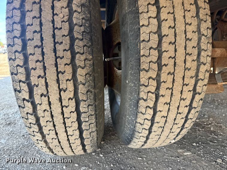 image for item EG1917 2008 Eager Beaver 10HA-PT equipment trailer