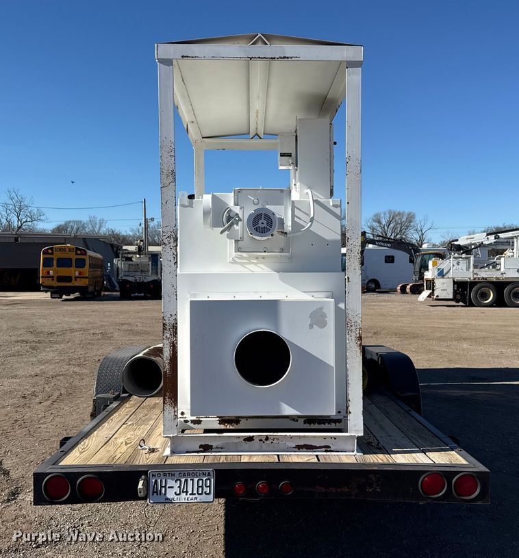 image for item EG1929 2000 Roadrunner flatbed trailer