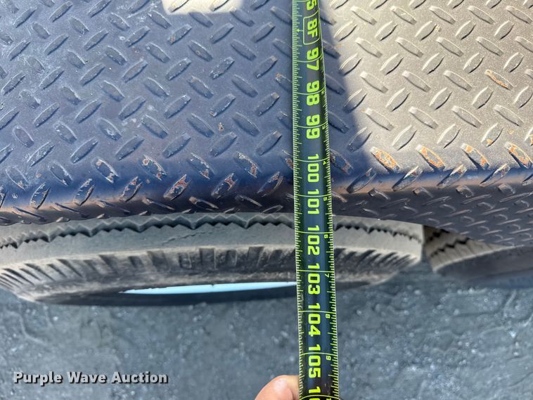 image for item EG1929 2000 Roadrunner flatbed trailer