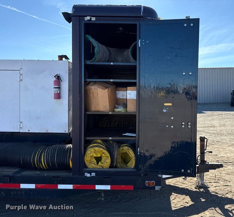 image for item EG1929 2000 Roadrunner flatbed trailer