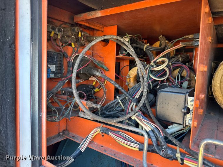 image for item EG1929 2000 Roadrunner flatbed trailer