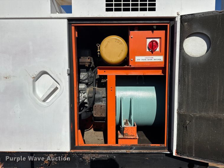 image for item EG1929 2000 Roadrunner flatbed trailer