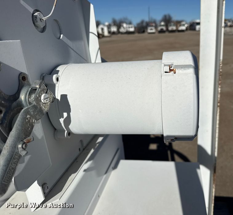 image for item EG1929 2000 Roadrunner flatbed trailer