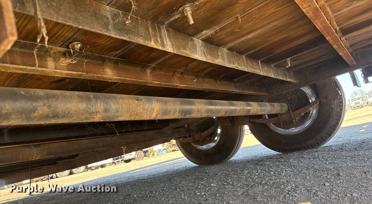 image for item EG1929 2000 Roadrunner flatbed trailer